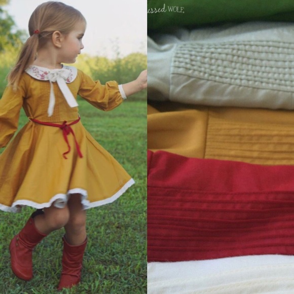 WDW Holiday Magic Preorder Size 7 in Red EUC - Picture 3 of 3